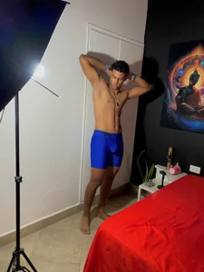 Mike__Pearl's HORNY BOY Sex Photo 1