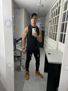 Leonard_Price In the Gym Immagine  3