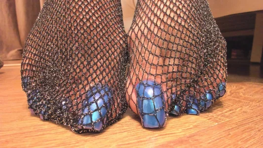 MadameCrowford Iridescent toe nail art Immagine  6