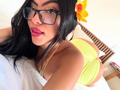 alana__ramos I look pretty in yellow 💛 사진 3