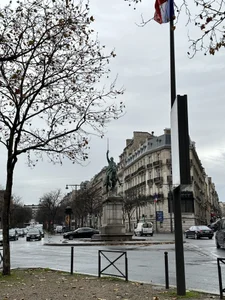 Alirawrz Paris Foto 9