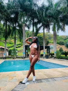 rebeca_cortez_ 🍍 Wet and delicious vacations 😜 Billede 5