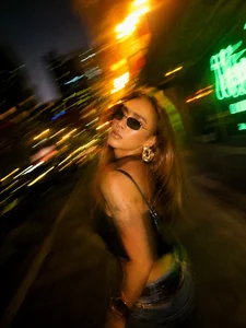 prettybushy Downtown Poză 2