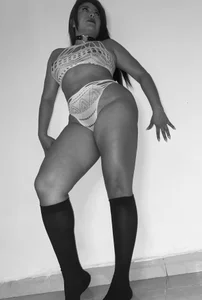 Violett_Taylor Public  3টি ছবি