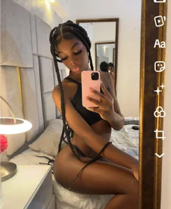 IsisBrown_ Public Pic 4