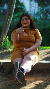 TaniaBellini Over the shot  7টি ছবি