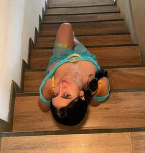 isabella_cooper9のJasmine is waiting for you in one of the rooms of the royal palace 🏰🩵の枚の写真