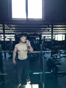 Strengthening body, mind and spirit!!!! 💪🔥 de valenssio_moretti  photos