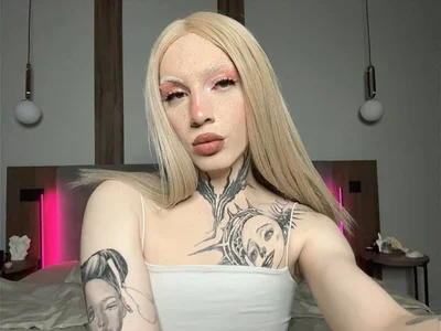 Chloevesper Public slika