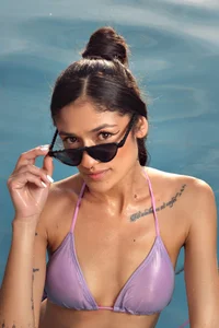 Poolside Heat 💦🔥 de Aurora_bont  4 Imagens
