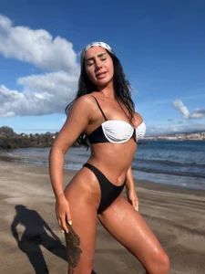 AnaRhodes Sunny Vacation Bilde 5