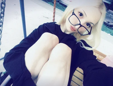 ashley_vayreen Public Pic 3