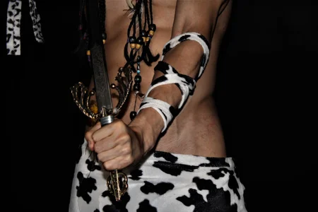 Zdjęcia dirty-boss Put on the outfit of the king of Papuans 1300:  5