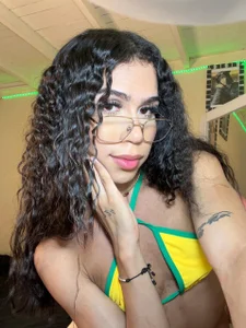 Alejandra_Velarie Public Pic 3