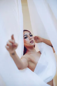 Between curtains and whispers🤍 de AmmyScott  9 Imagens