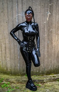 RubberdollRubys Rubber street whore sexfoto 1