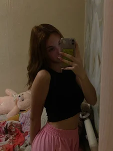 NoeliaGomm Public Pic