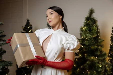 AuroraEvanss 🎄 Aurora: A Gift Dressed in White 🎁 Pic 2