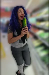 freyadevil333 When I Touched the Cucumbers... Everyone at the Supermarket Stared! Bilde 2