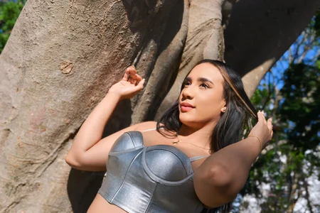 Sara_Desire Leave your tip (yellow flower) 😘 Immagine 