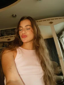 HoveNenets Just me, good vibes and a little mystery… 💋 Pic 4