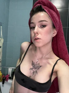 Eva_Collinss After a HOT shower Pic 2