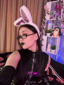 ThoraHaring kiss you Pic 2