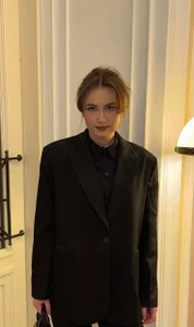 CaroylnEnz Nice to meet you টি ছবি