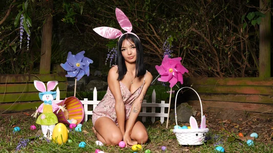 emily_dempsey Easter Sin 🐰💞  6টি ছবি