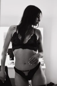 Scarlett_Yvy17My first photo shoot 🔥 Bild 9