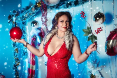 MelaniaKnauss Christmas Photoshoot Pic 8