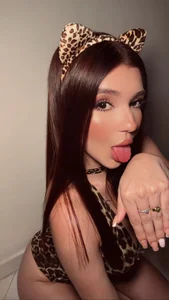 The kitten that came to devour you tonight 🔥 de JessicaMason  Imagens