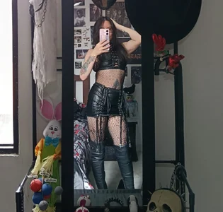 EvangelineJoness At home in my room 😈❤️‍🔥🤘🔥 slika
