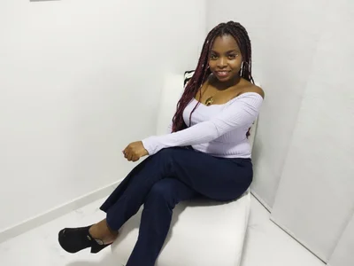 Naty-Brown: Elegant and sensual ( 2 фото)