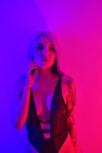 MirandaShawNeon vibes图片 4