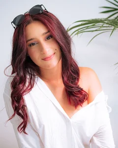 hannaa_brown Does white and red look good on me, right? Foto 3