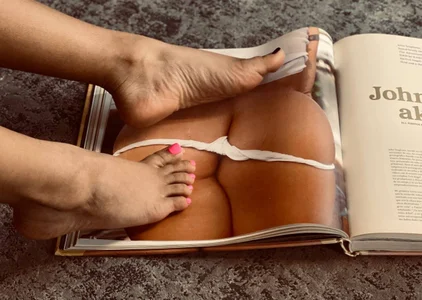 SteffanyBeck 🐾 Feet 🐾 Pic