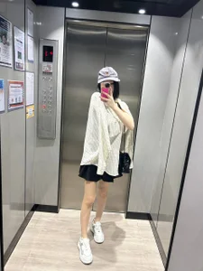 Public de carlune  2 photos