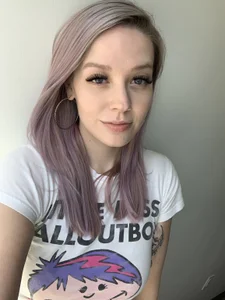 Sweetdee222x Throwback purple hair Pic