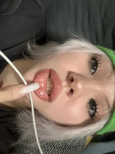 Monro_Doll Public Poză 3