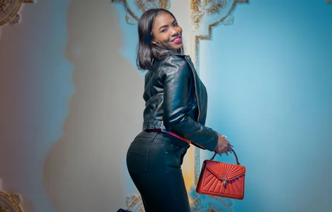 Christie_Wilde Elegant style Pic 6