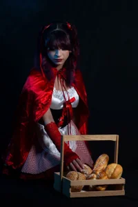 SofiaGomez- kullanıcısının Little Red Temptation 🌹 albümü -  fotoğraf