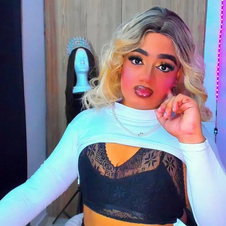 Amber_bigdick22 Trendaava kuva 7301