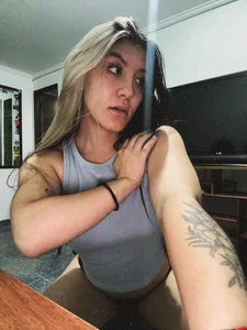 Olivia_Young Public Pic