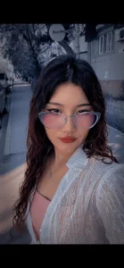 JenniferWallace 💕 I love my new look—a little intellectual, a little cute, and so *me* ✨🤍 টি ছবি