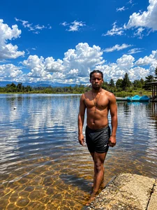 swimming in the lake de AlejoKhalifa_  3 Imagens