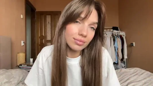 ArtieThoman kiss me  4টি ছবি