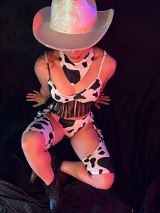 ChloeTurner_ 👢🤠 Ready for my private rodeo? 😏🔥 Bilde 4