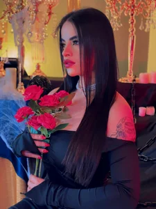 KateSunder 🤍 Show Morticia Addams 🖤 Foto 4