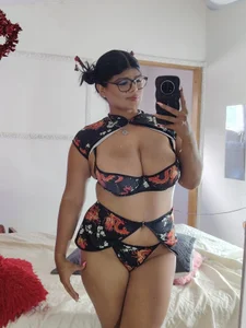 mialopez52 Do you like how my suit looks on me? Gambar 6